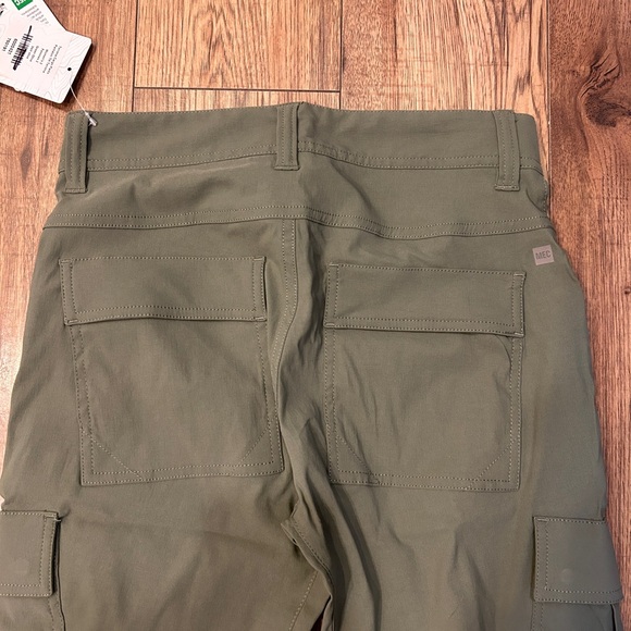 Eddie Bauer Green Cargo Pants - Picture 4 of 7